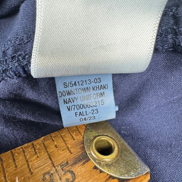 GAP Women’s Downtown Khaki Pants Navy Blue Size 6 Cropped Classic Chino - Picture 9 of 14